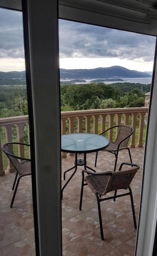 Apartmani Popovic V&A Tivat Bagian luar foto