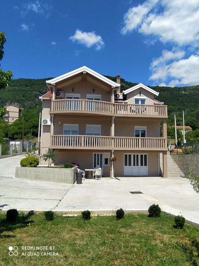 Apartmani Popovic V&A Tivat Bagian luar foto